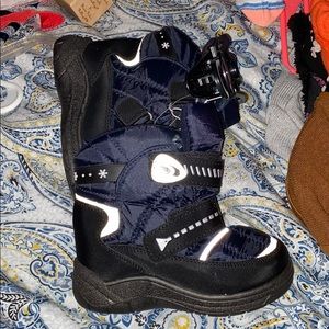 Snow boots